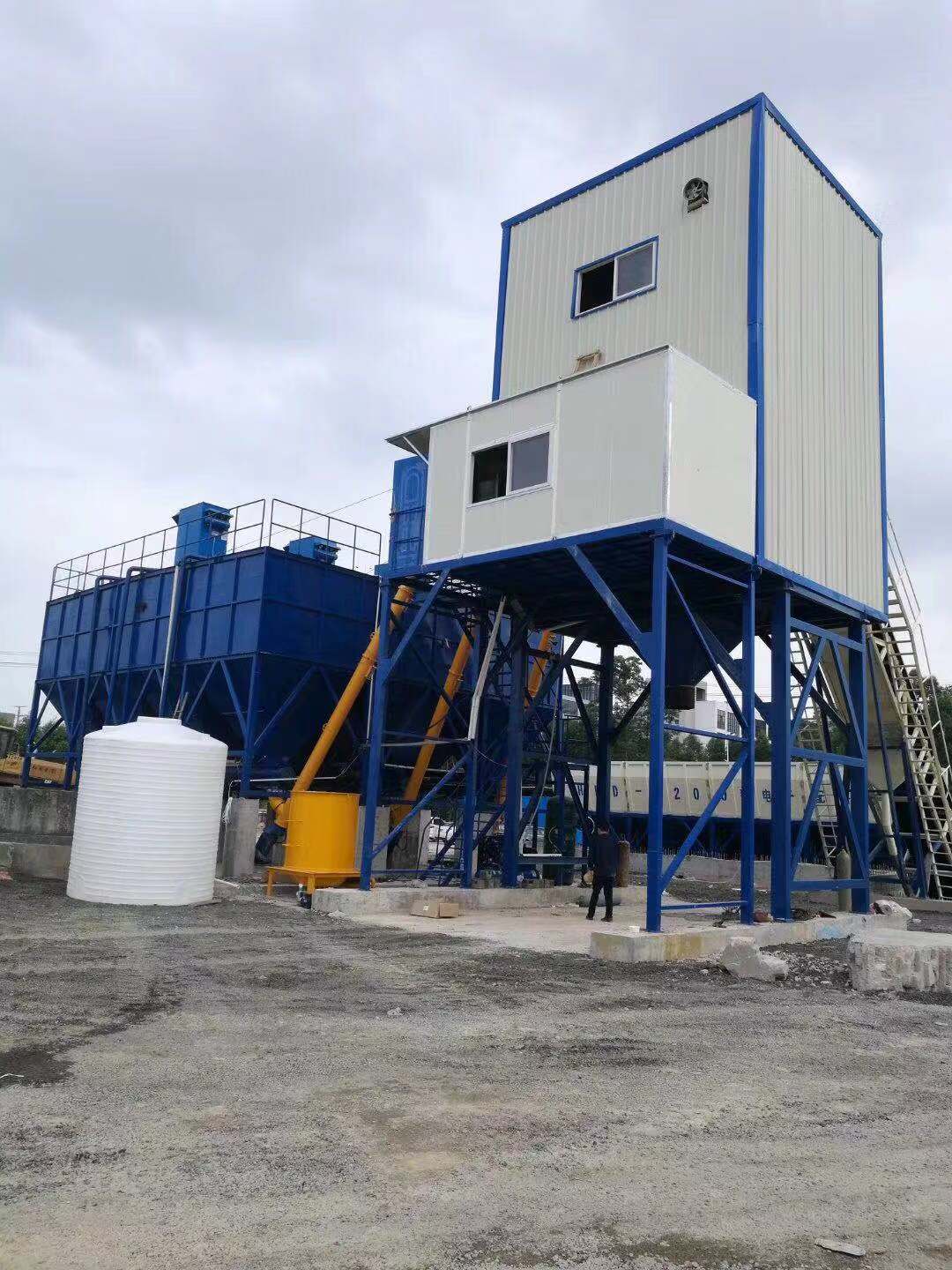 臥式水泥倉(cāng).jpg 臥式水泥倉(cāng).jpg